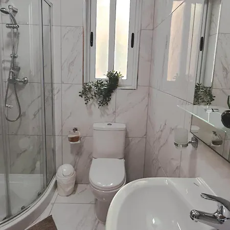 Arzella Xlendi, Premium 2br, Bus Stop & Market Opposite ホームステイ クレンディ