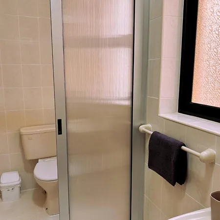 Проживание в семье Arzella Xlendi, Premium 2br, Bus Stop & Market Opposite *