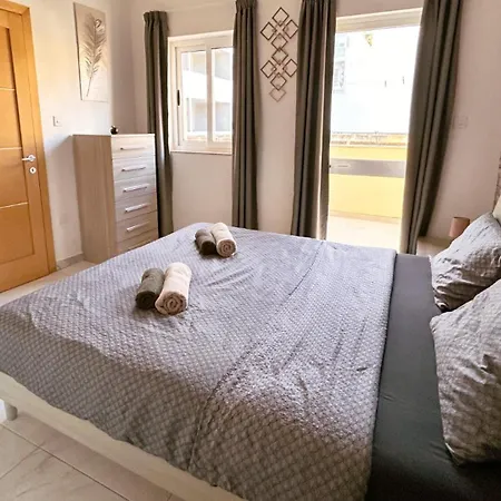 Arzella Xlendi, Premium 2br, Bus Stop & Market Opposite Homestay Xlendi