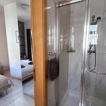 Arzella Xlendi, Premium 2br, Bus Stop & Market Opposite * كْسْليندي