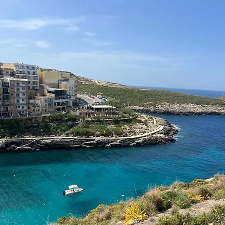 Arzella Xlendi, Premium 2br, Bus Stop & Market Opposite