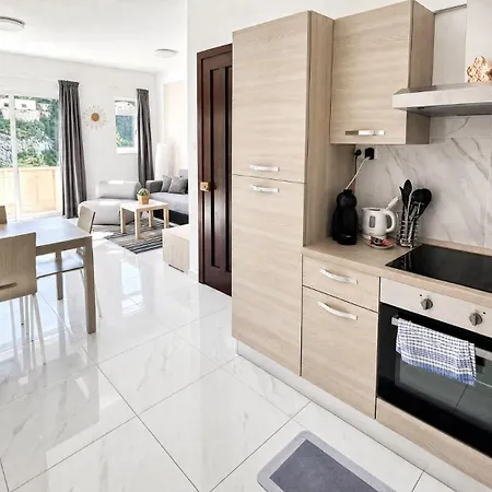 Arzella Xlendi, Premium 2br, Bus Stop & Market Opposite منزل للإقامة *