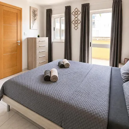 Arzella Xlendi, Premium 2br, Bus Stop & Market Opposite منزل للإقامة *
