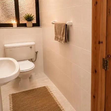Arzella Xlendi, Premium 2br, Bus Stop & Market Opposite