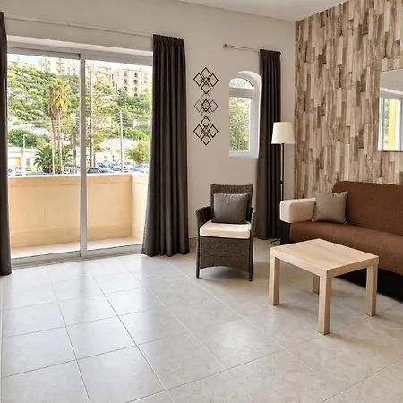 Arzella Xlendi, Premium 2br, Bus Stop & Market Opposite *
