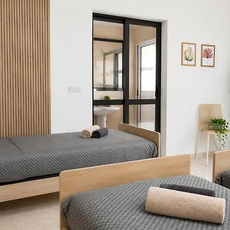 Habitación en casa particular Arzella Xlendi, Premium 2br, Bus Stop & Market Opposite