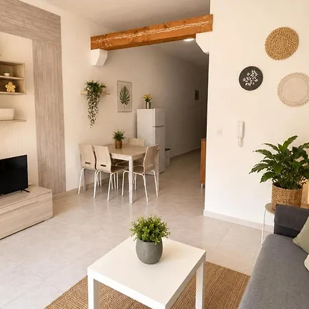 Arzella Xlendi, Premium 2br, Bus Stop & Market Opposite منزل للإقامة