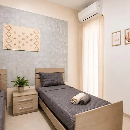 Arzella Xlendi, Premium 2br, Bus Stop & Market Opposite منزل للإقامة *