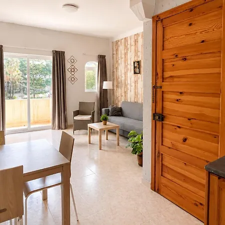 Arzella Xlendi, Premium 2br, Bus Stop & Market Opposite منزل للإقامة كْسْليندي
