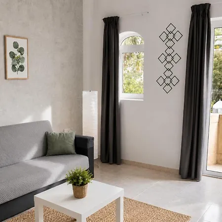 Arzella Xlendi, Premium 2br, Bus Stop & Market Opposite * كْسْليندي