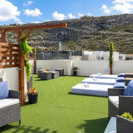 Arzella Xlendi, Premium 2br, Bus Stop & Market Opposite