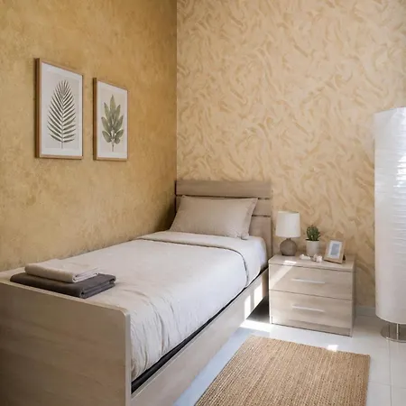 Arzella Xlendi, Premium 2br, Bus Stop & Market Opposite كْسْليندي