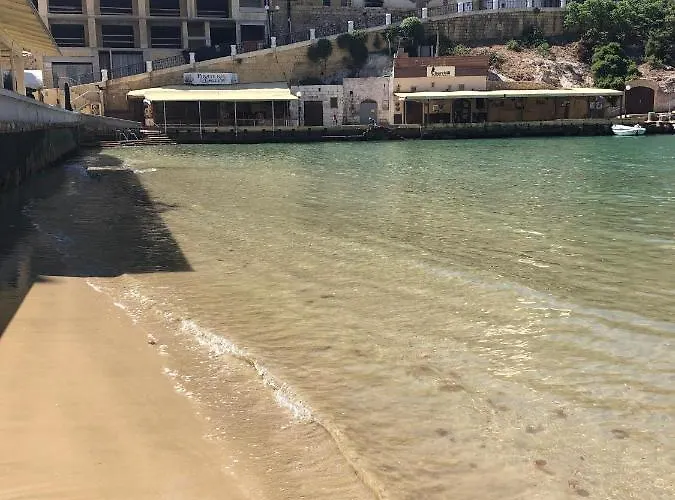 Arzella Xlendi, Premium 2br, Bus Stop & Market Opposite *