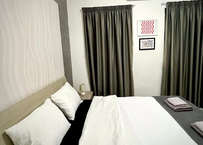 Arzella Xlendi, Premium 2br, Bus Stop & Market Opposite Séjour chez l'habitant