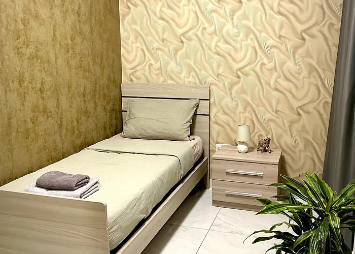 Arzella Xlendi, Premium 2br, Bus Stop & Market Opposite *