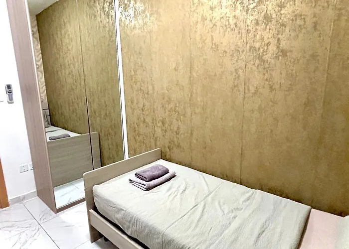 Arzella Xlendi, Premium 2br, Bus Stop & Market Opposite