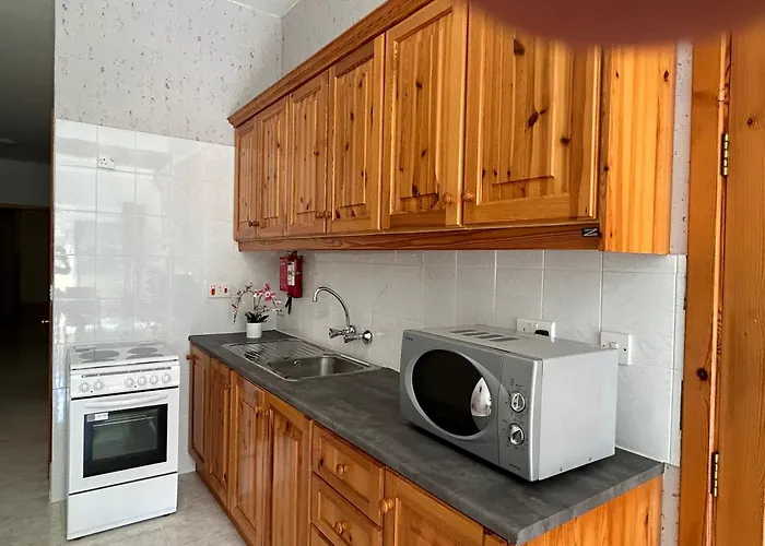 Arzella Xlendi, Premium 2br, Bus Stop & Market Opposite Séjour chez l'habitant