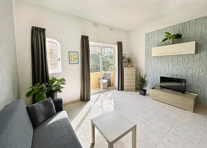 Séjour chez l'habitant Arzella Xlendi, Premium 2br, Bus Stop & Market Opposite Xlendi