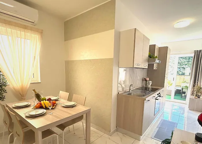 Séjour chez l'habitant Arzella Xlendi, Premium 2br, Bus Stop & Market Opposite