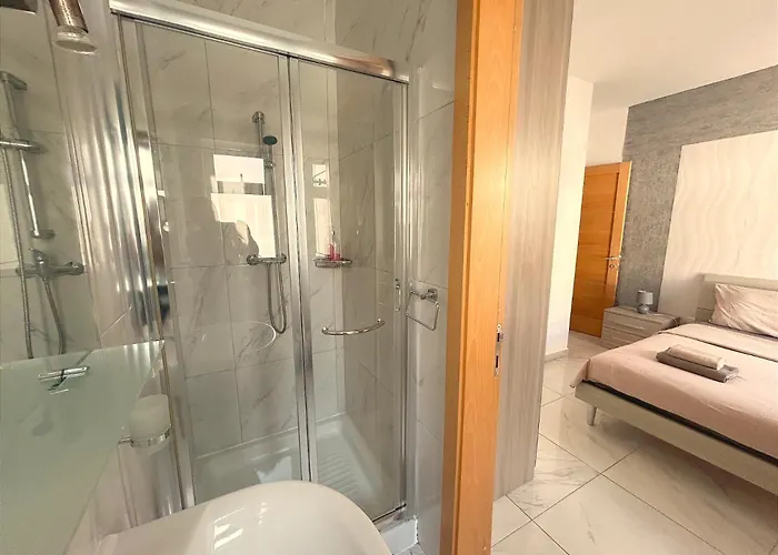 Arzella Xlendi, Premium 2br, Bus Stop & Market Opposite Séjour chez l'habitant