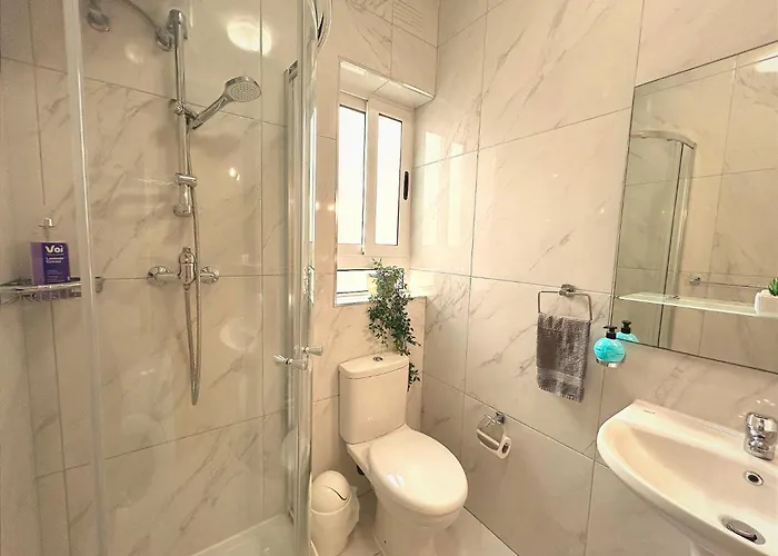 Séjour chez l'habitant Arzella Xlendi, Premium 2br, Bus Stop & Market Opposite *