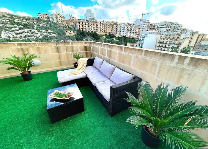 Arzella Xlendi, Premium 2br, Bus Stop & Market Opposite *