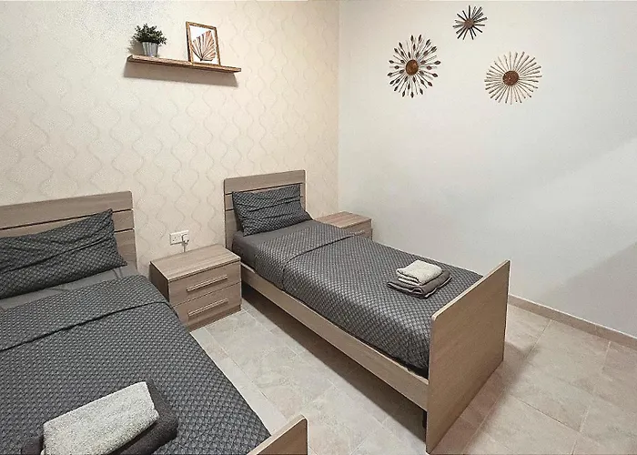 Arzella Xlendi, Premium 2br, Bus Stop & Market Opposite Séjour chez l'habitant *