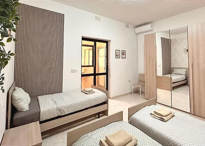 Arzella Xlendi, Premium 2br, Bus Stop & Market Opposite