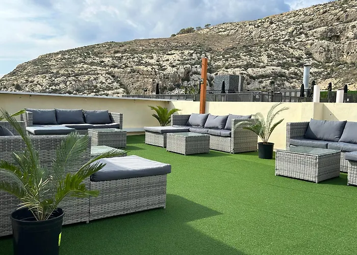 Arzella Xlendi, Premium 2br, Bus Stop & Market Opposite Séjour chez l'habitant Xlendi