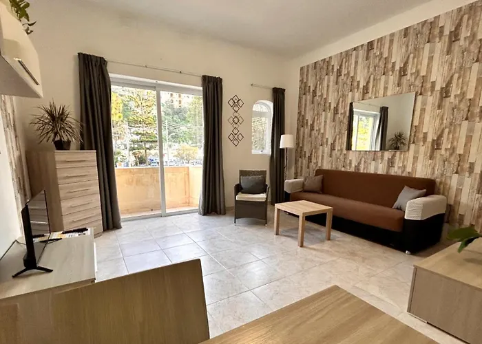 Arzella Xlendi, Premium 2br, Bus Stop & Market Opposite *