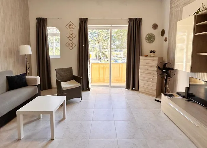 Arzella Xlendi, Premium 2br, Bus Stop & Market Opposite *