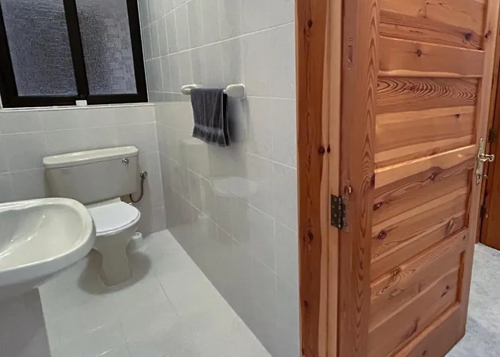 Arzella Xlendi, Premium 2br, Bus Stop & Market Opposite