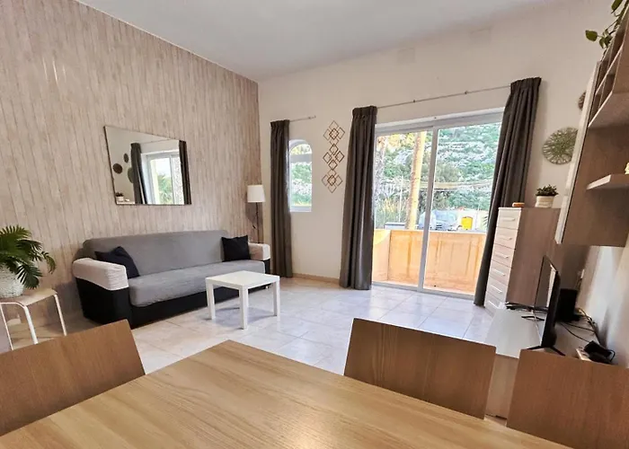 Arzella Xlendi, Premium 2br, Bus Stop & Market Opposite *