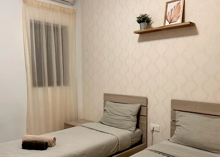 Проживание в семье Arzella Xlendi, Premium 2br, Bus Stop & Market Opposite *