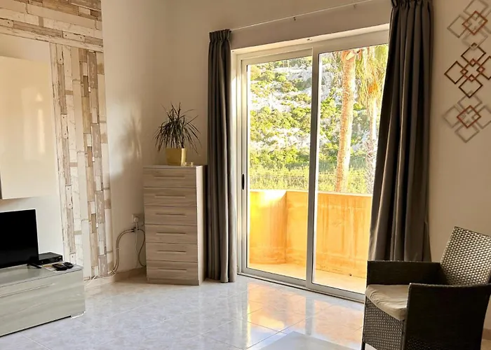 Arzella Xlendi, Premium 2br, Bus Stop & Market Opposite Ксленди