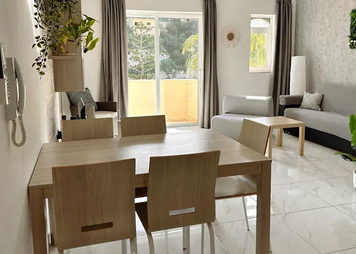 Arzella Xlendi, Premium 2br, Bus Stop & Market Opposite