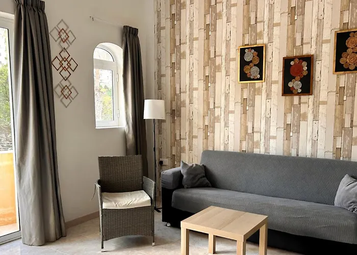 Arzella Xlendi, Premium 2br, Bus Stop & Market Opposite Проживание в семье *