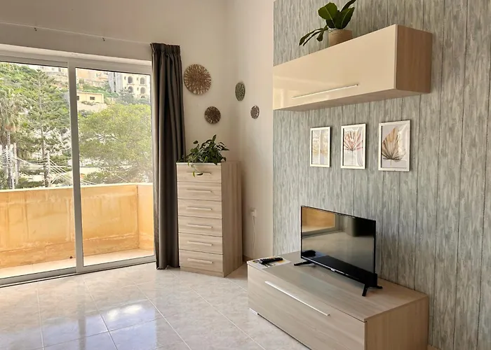 Arzella Xlendi, Premium 2br, Bus Stop & Market Opposite