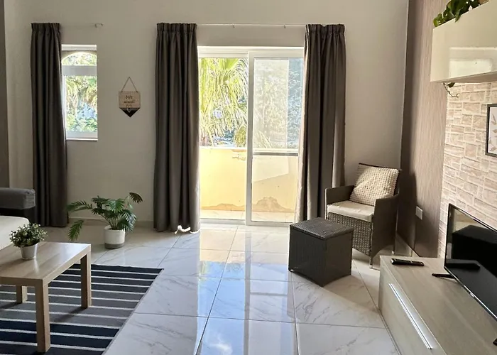 Arzella Xlendi, Premium 2br, Bus Stop & Market Opposite Проживание в семье