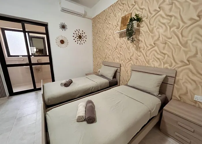 Arzella Xlendi, Premium 2br, Bus Stop & Market Opposite Проживание в семье *