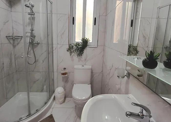 Arzella Xlendi, Premium 2br, Bus Stop & Market Opposite Проживание в семье Ксленди