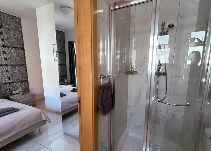 Arzella Xlendi, Premium 2br, Bus Stop & Market Opposite * Ксленди