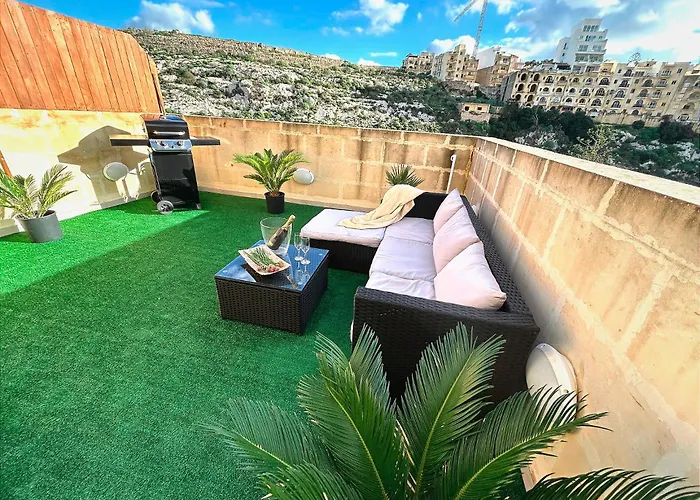 Проживание в семье Arzella Xlendi, Premium 2br, Bus Stop & Market Opposite *