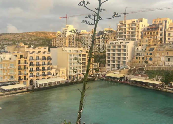 Arzella Xlendi, Premium 2br, Bus Stop & Market Opposite *