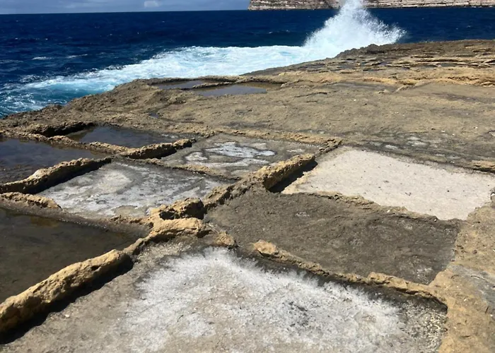 Arzella Xlendi, Premium 2br, Bus Stop & Market Opposite