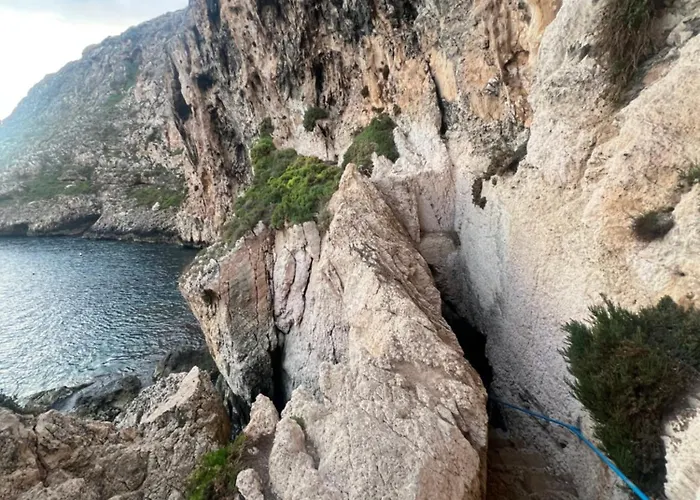 Arzella Xlendi, Premium 2br, Bus Stop & Market Opposite *